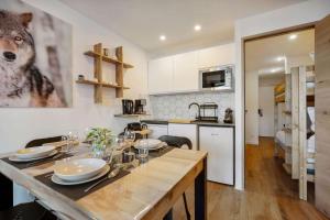 Studio Apt, ski in and out Access with Alpine Balcony - Résidence Roche Blanche