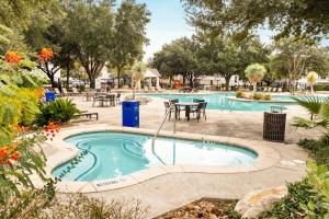 ATX Retreat Close to UT, DT & Lady Bird Lake