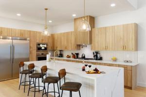 LUXE - Nouveau - Sparkling Pool - Walk to Old Town