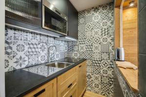 Ski in and out Bright Alpine Flat with Mountain views