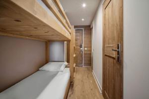 Ski in and out Bright Alpine Flat with Mountain views