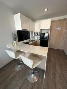 2 комнатные апартаменты с одной спальней и кухней-гостиной