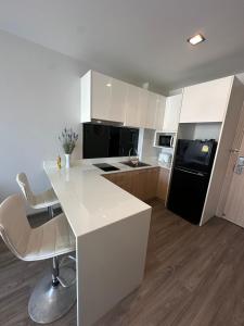 2 комнатные апартаменты с одной спальней и кухней-гостиной