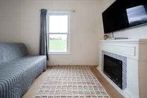County Cove - Newly Renovated Century Home