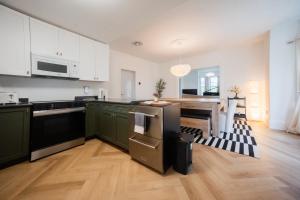 County Cove - Newly Renovated Century Home