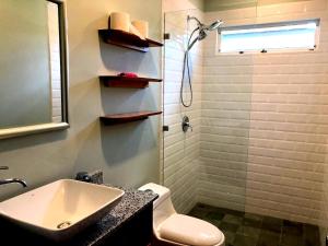 Screened-In Porch! Short Walk To Beach!