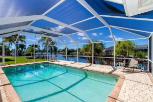 Aloha Cove - Modern Home with Gulf Access - Vesteva