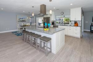 Aloha Cove - Modern Home with Gulf Access - Vesteva