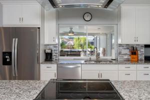 Aloha Cove - Modern Home with Gulf Access - Vesteva