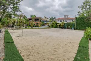 Casa com Piscina, Churrasqueira e Salao de Jogos