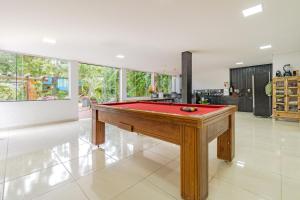 Casa com Piscina, Churrasqueira e Salao de Jogos