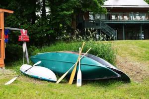 Modern 4BR Lake Escape with Patio & BBQ Area