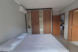 Amplo duplex vista mar hidro.