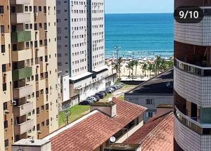 Your refuge in Canto do Forte, 1 block from the beach!