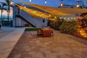 New 1 BR, King Bed, Laundry In-Unit, Parking