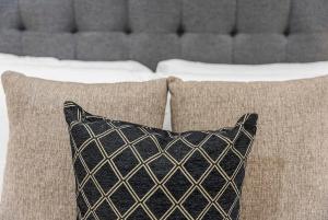 New 1 BR, King Bed, Laundry In-Unit, Parking