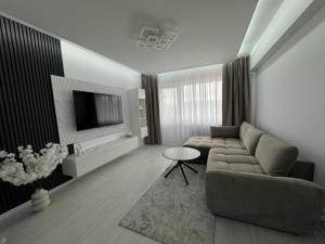 Panoramic SkyView Apartment