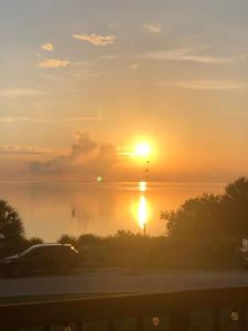 Breathtaking Waterfront Crystal Beach Getaway!
