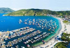 Casa pé na areia praia dos anjos