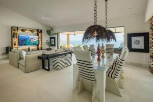 Luxury Ocean Villa for Holidays & NYE Heated Pool Golf Cart