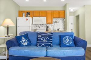 Oceanfront Studio - Ground Floor - King Bed - Easy Beach Access - Pool & Hot Tub