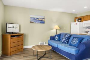 Oceanfront Studio - Ground Floor - King Bed - Easy Beach Access - Pool & Hot Tub