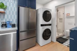 New 1 BR, King Bed, Laundry In-Unit, Parking