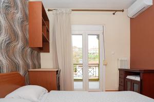 Central Grevena Retreat with Mountain Views