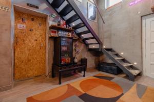 The Coolest Place near the airport!