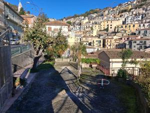 Giardino San Gerardo Maiella vista Castello e con parcheggio interno privato