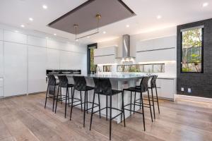 Ultra Luxe Estate With Pool and Stunning 360 LA Views