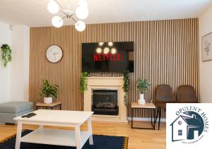 Detached 4 bed - Modern Contractor Pad - Reading