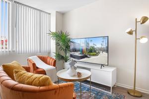 Beachside Beauty Steps To The Beach & Restaurants