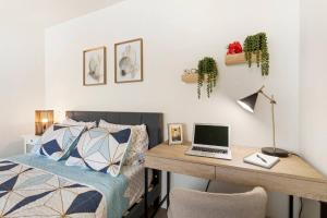 5-star West Hollywood Living | Modern & Central