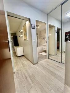 Elegant studio near transport and terrace