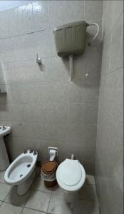 Habitación en casa rústica con aire acondicionado y wifi en el centro de Asunción