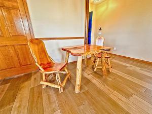 Forest edge, wild mustangs nearby, balcony views By Vacation Your Way