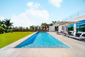 Luxury Villa with Heated Pool & Jacuzzi Near Costa Adeje Golf