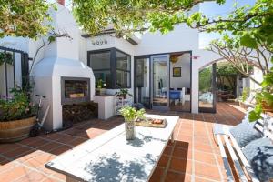 Authentic Cape Dutch Gem - Relax & Unwind