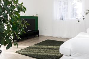 Emerald Guest House - Terrace and Jacuzzi