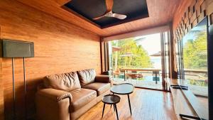 Villa Amrita - Oceanfront Villa with Private Beach