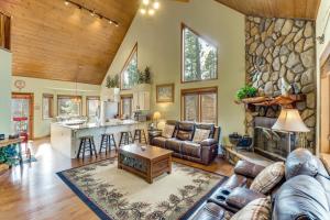 Golf, Hike, Explore! Family-Friendly Pinetop Haven