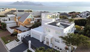 Luxury Villa Bloubergstrand