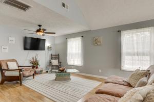 Near Tennessee River! Pet-Friendly Family Cottage!