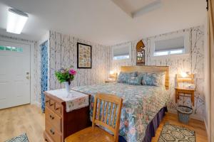 Historic Cottage on Horse Farm: FirePit & BBQ