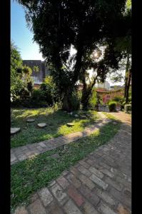 Habitación para 4 en el centro de Asunción con piscina e inmenso jardín