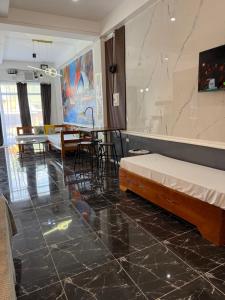 Dajon-6 Family Suite