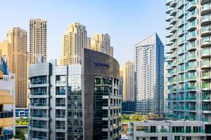 Luxurious 3BR with a pool table at Marina Walk