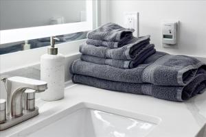 Santa Monica 1BR apt with Parking