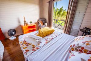 Casa com Piscina, 4 quartos, a 12km da Praia do Rosa e a 4km da Barra da Ibiraquera